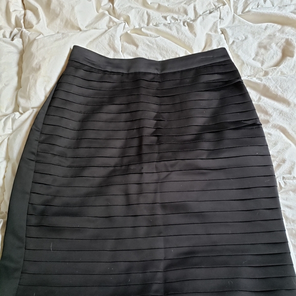 Satin black skirt - Picture 1 of 3